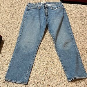 Universal Thread women’s Straight Jeans in Light Blue